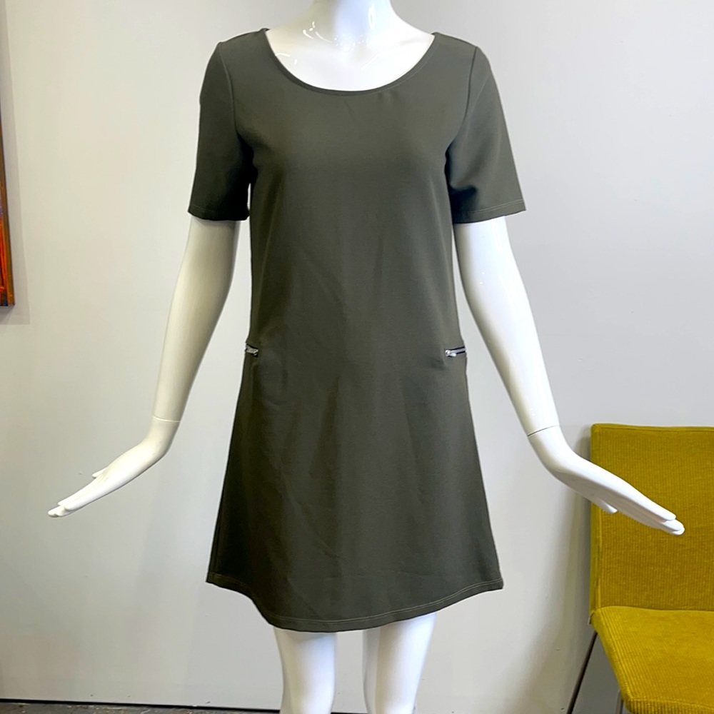 A Killer Green Dress from "She l - Picture 1 of 8